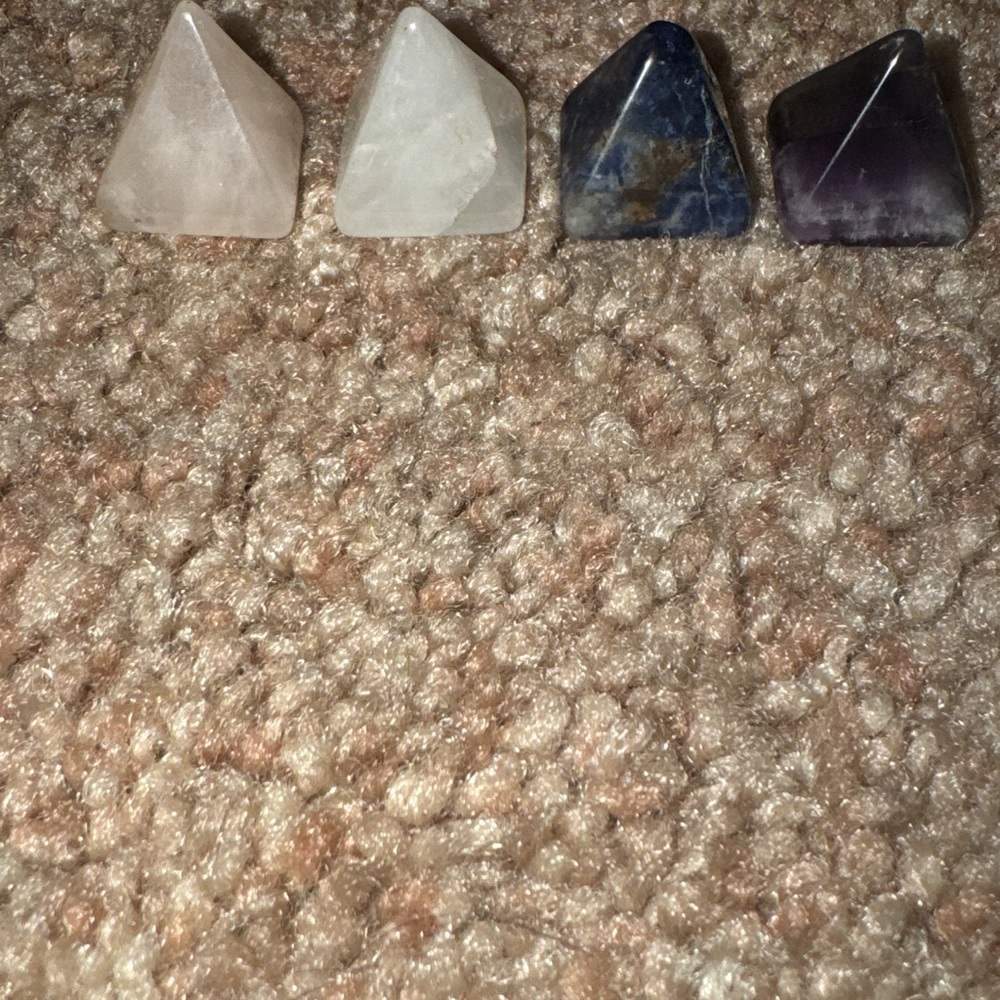 Crystal Pyramid Set - Rose Quartz, Clear Quartz, Sodalite, Amethyst. +9x gift